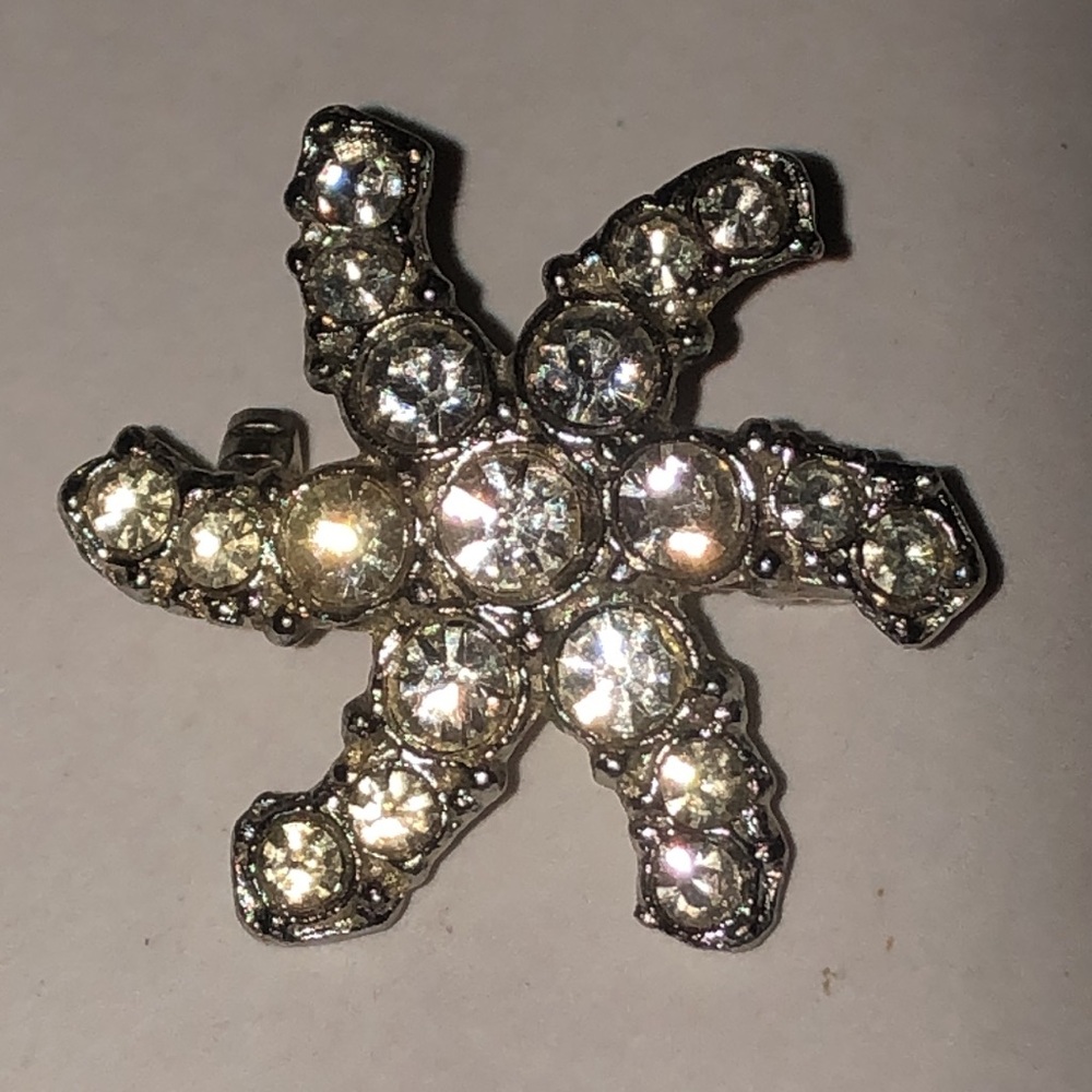 Sparkling Vintage Silver Tone Star Shaped Brooch